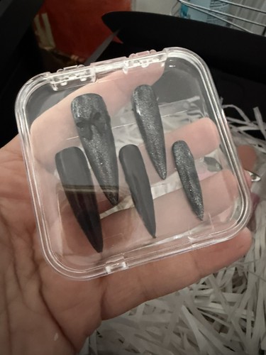 Press nails - press,
